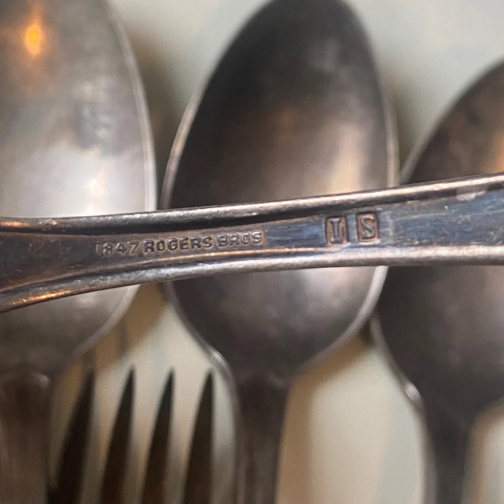 Vintage 1847 Rogers Bros Silverware Spoons & Forks Replacement Set 8